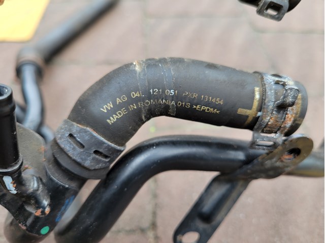 Przewód (króciec) układu chłodzenia VAG 04L121064AD cena, od 186,08 USD