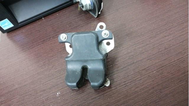 Zamek klapy bagażnika (3/5 drzwi tylnych) do KIA Rio II JB
