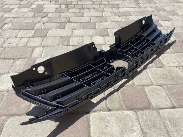 95030520 Polcar Atrapa chłodnicy