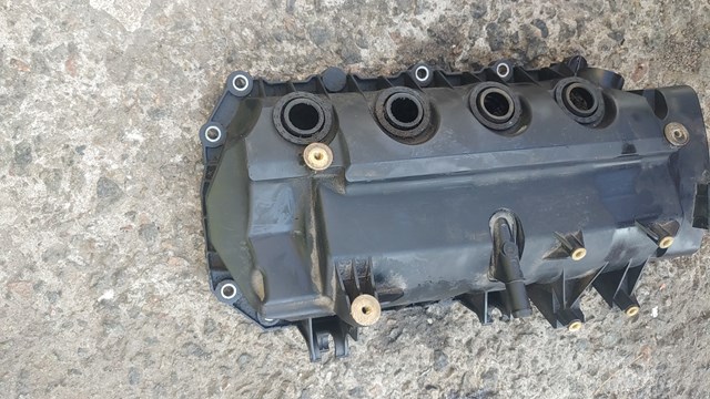 Do koszyka 8200331491 Renault (RVI) Pokrywa zaworowa