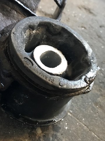  Korpus osi przedniej Audi A4 