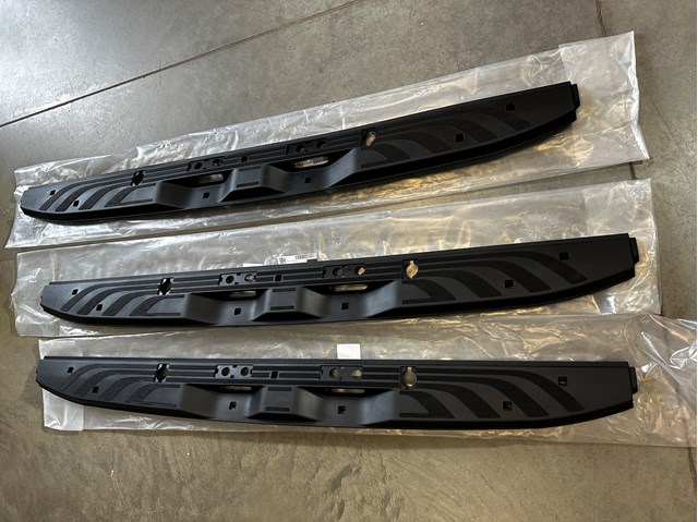 Tapicerka tylnego panelu bagażnika A91068626009051 Mercedes
