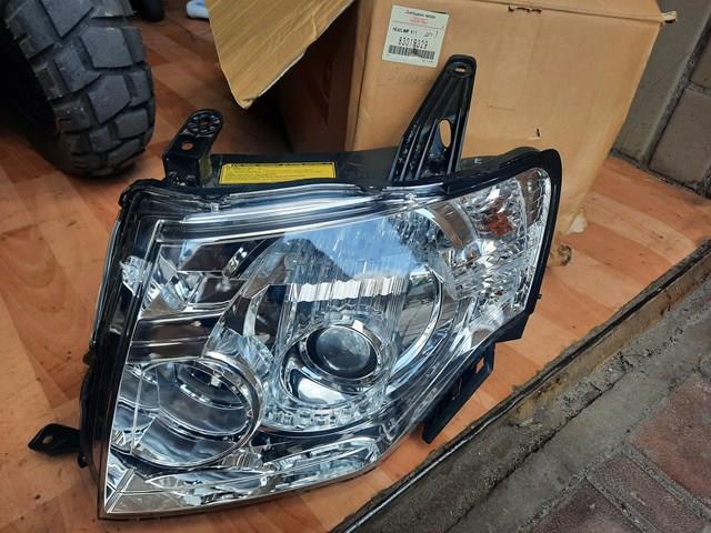 Reflektor lewy 8301B329 Mitsubishi