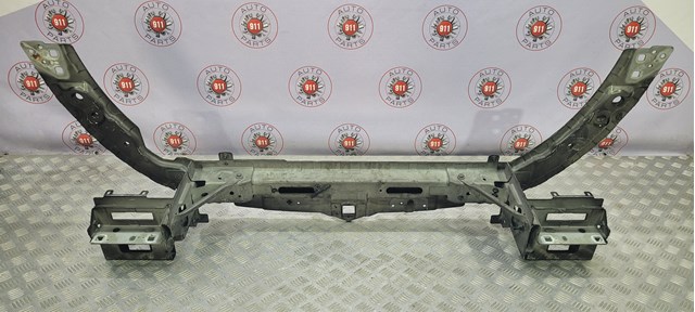Do koszyka LR084610 Land Rover Osłona chłodnicy kompletna (panel mocowania reflektorów)