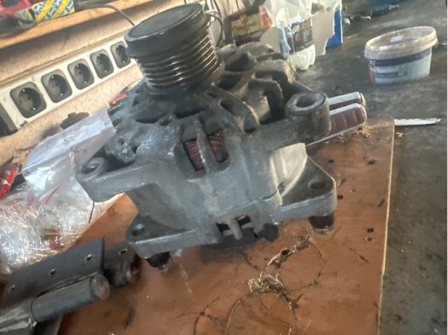 Do koszyka 2032603 Ford Alternator