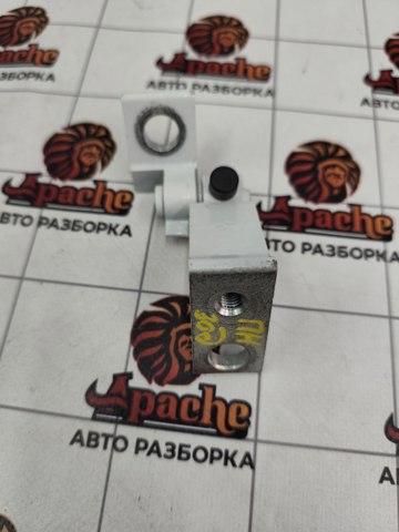 Zaczep zamka drzwi przednich 5NA823186D VAG