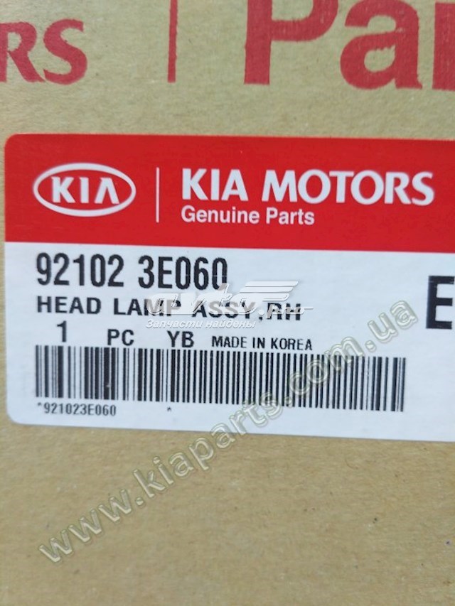 Reflektor prawy 921023E060 Hyundai/Kia