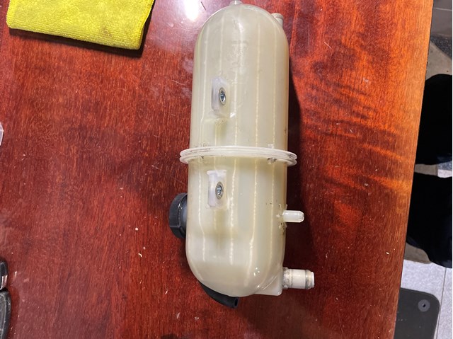  Zbiorniczek wyrównawczy układu chłodzenia Lexus IS 