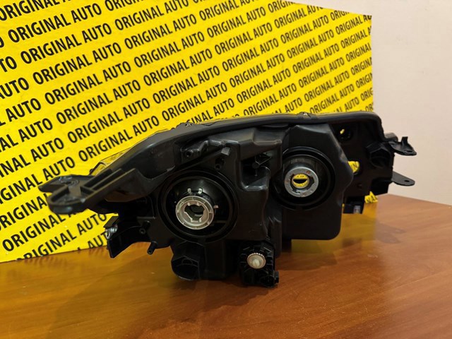 Reflektor lewy Suzuki 3532054P00000 cena, od 70,67 USD