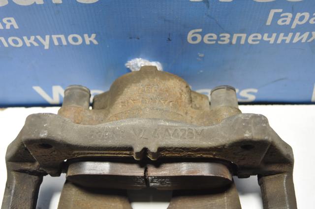 LR061369 Land Rover Zacisk hamulcowy przedni prawy