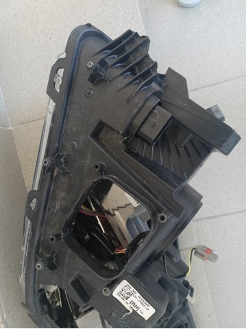 Reflektor prawy Ford GJ5413W029BF cena, od 547,16 USD