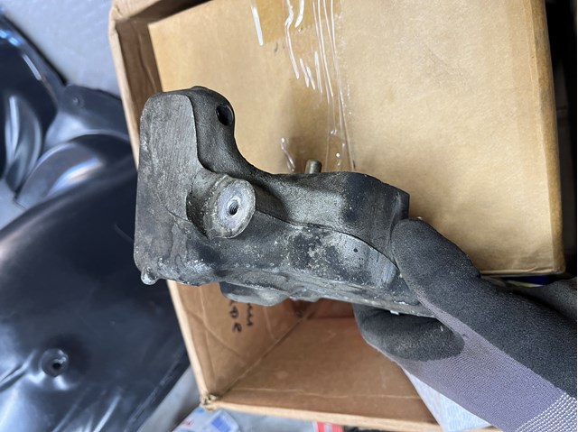 Wspornik lewej poduszki (podpory) silnika Peugeot/Citroen 9805300680 cena, od 100,45 USD