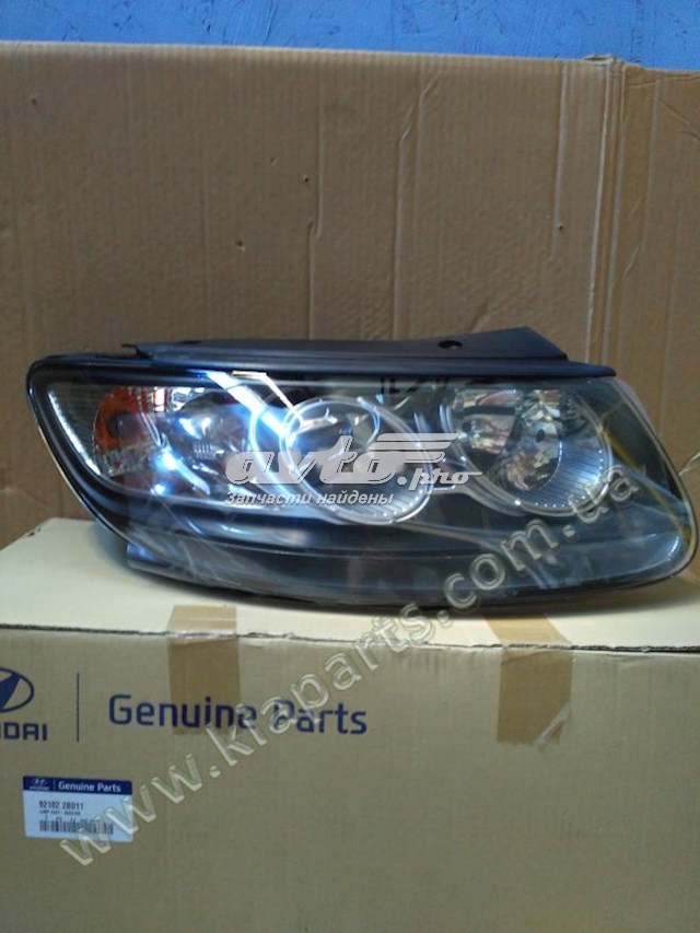 Reflektor prawy Hyundai/Kia 921022B011