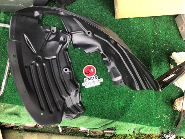 Nadkole błotnika przedniego prawe D10E56130B Mazda