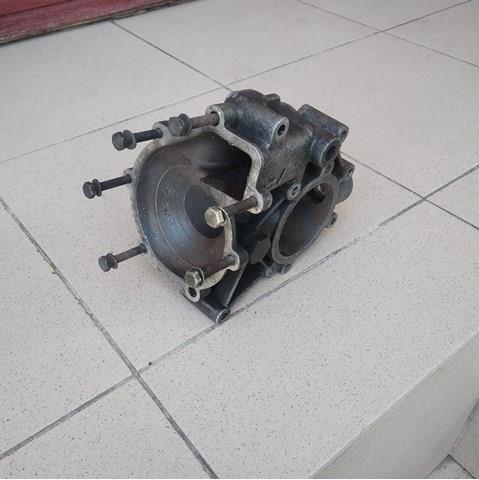 Do koszyka Obudowa termostatu Mercedes E  W124