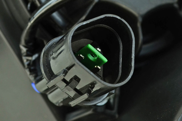 Do koszyka 92101F2000 China Reflektor lewy