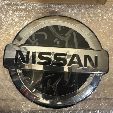Emblemat na atrapę chłodnicy Nissan/Infiniti 628906RA0A cena, od 241,95 USD