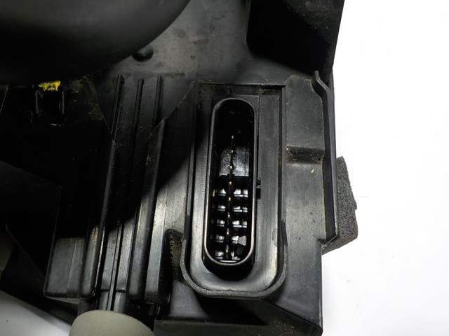 Zamek drzwi tylnych lewych Land Rover Range Rover EVOQUE SUV (L551) (2018 - 2026) cena, od 114,62 USD