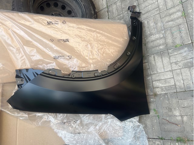 Błotnik przedni prawy 9825774080 Peugeot/Citroen