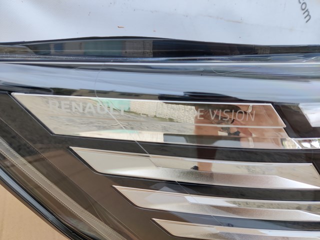 Do koszyka 260601790R Renault (RVI) Reflektor lewy