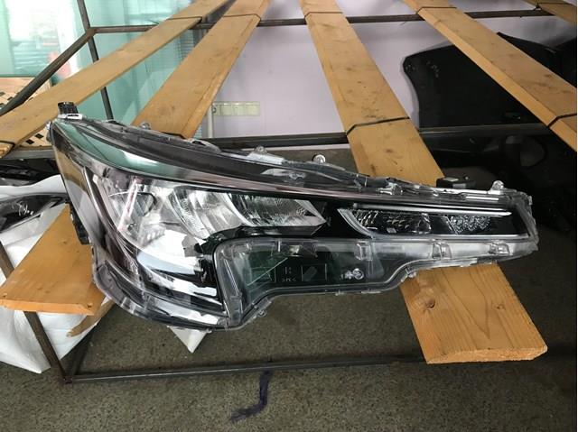 Reflektor prawy Toyota 8111002S60 cena, od 520,10 USD