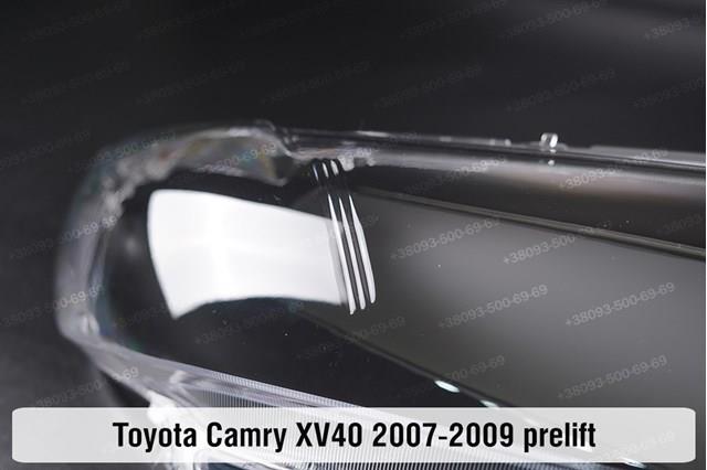 Reflektor prawy 8113033611 Toyota