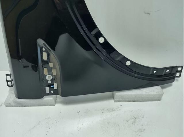 LR061383 Land Rover Błotnik przedni prawy