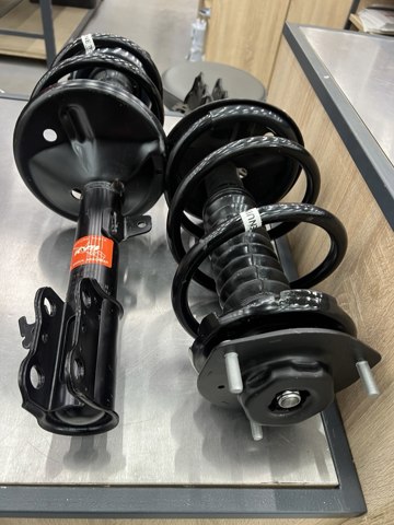 Amortyzator przedni lewy Toyota 4852080451 cena, od 82,05 USD