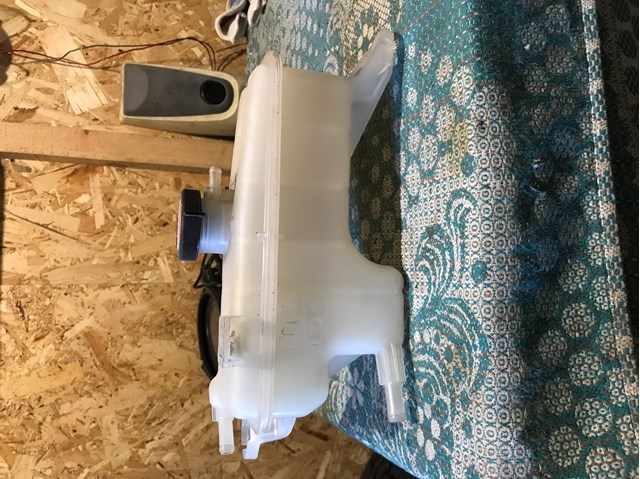  Zbiorniczek wyrównawczy układu chłodzenia Toyota RAV4 4