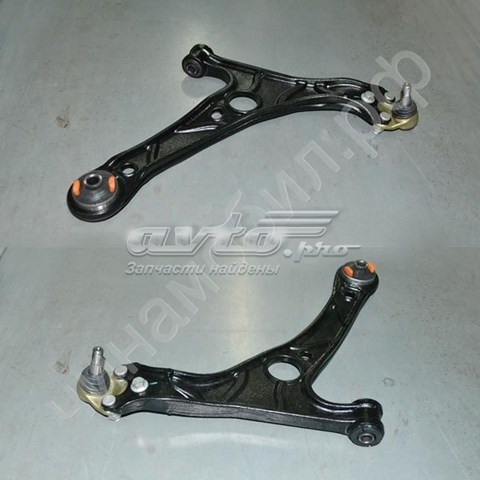 T112909020BA Chery Wahacz zawieszenia przedniego dolny prawy