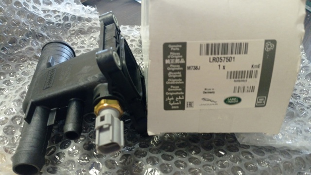  Kołnierz układu chłodzenia (trójnik) Land Rover Freelander 2