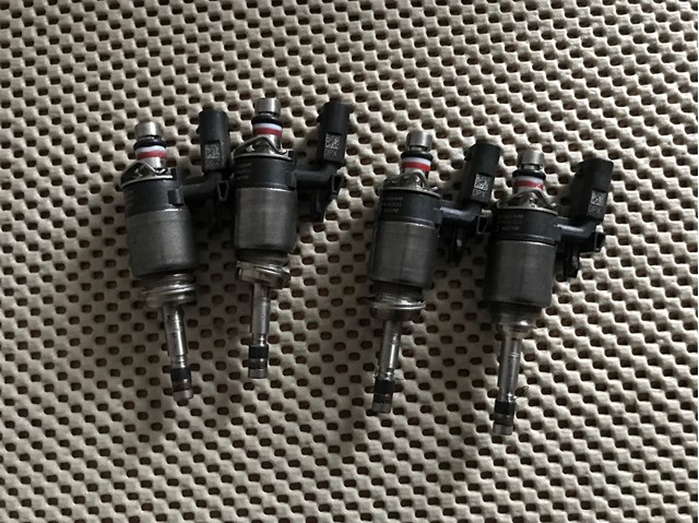 Do koszyka Wtryskiwacz paliwa Skoda Octavia IV A8 NX3, NN3, PV3