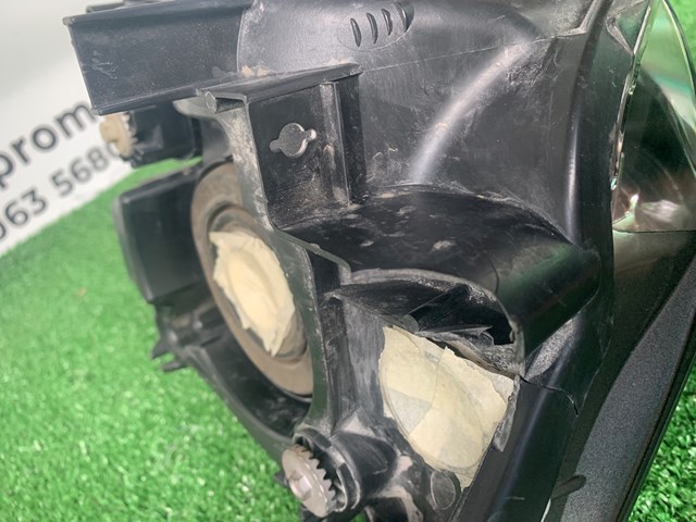 Do koszyka 8117033841 Toyota Reflektor lewy