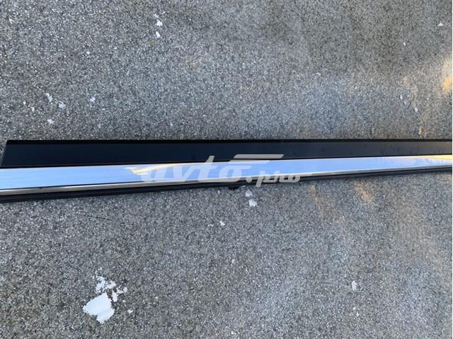 Do koszyka 808766FR0A Nissan/Infiniti Listwa ochronna drzwi przednich prawych dolna