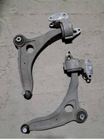 Wahacz zawieszenia przedniego dolny prawy LR166006 Land Rover