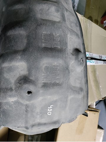 Nadkole błotnika tylnego prawe KB7W561H1A Mazda