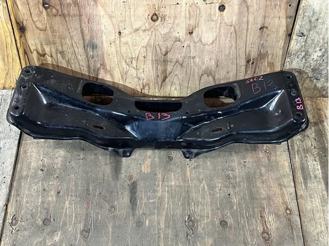 Korpus osi przedniej Subaru Outback III