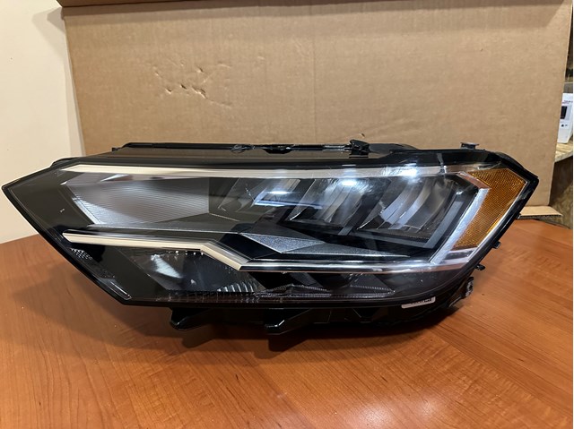 Reflektor lewy do Volkswagen Jetta VII BU3, BU4