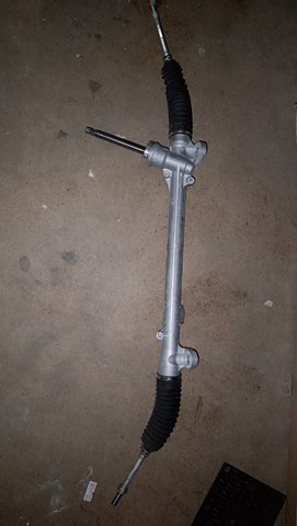 KB7W32110A Mazda Listwa kierownicza (maglownica)