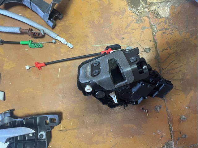  Zamek drzwi tylnych prawych Ford S-Max 