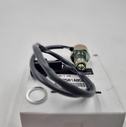  Czujnik włączania światła cofania Mitsubishi Pajero 