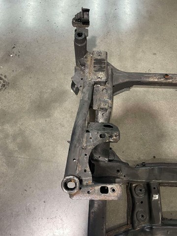 HK835C145AG Land Rover Korpus osi przedniej