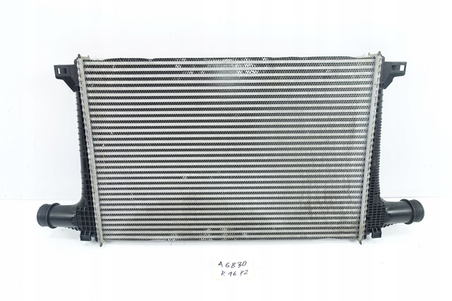 4M0145805G VAG Chłodnica intercoolera