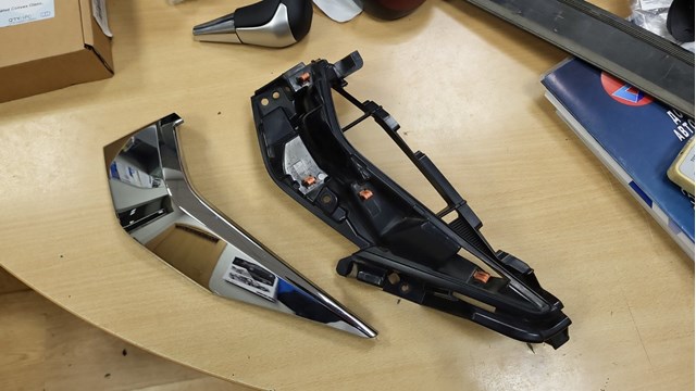 Listwa reflektora prawego 5314760040 Toyota