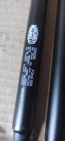 Amortyzator klapy bagażnika (3/5 drzwi-tylnych) GS0696 Magneti Marelli