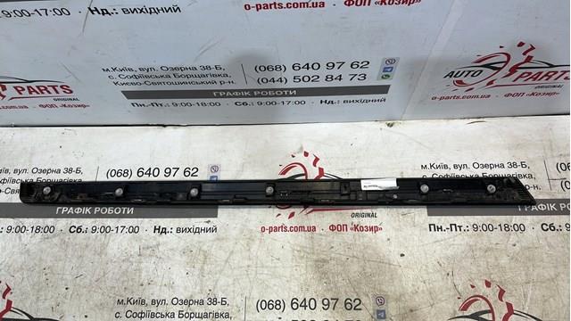 Listwa ochronna drzwi przednich prawych dolna Nissan/Infiniti 808766FR0A