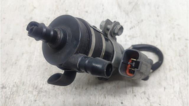 Do koszyka Pompka spryskiwacza szyby przedniej Honda Accord VII CL, CM