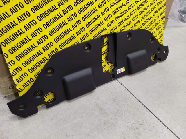 Do koszyka 1668125060 Toyota Nakładka panelu przedniego (osłony chłodnicy) górna