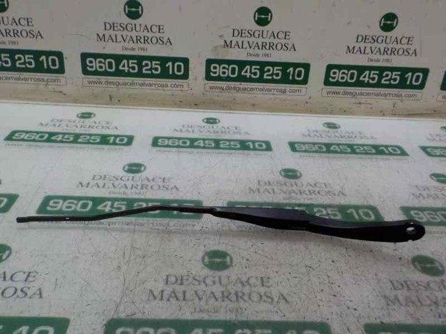 Do koszyka Ramię wycieraczki szyby przedniej Dacia Logan II L8_