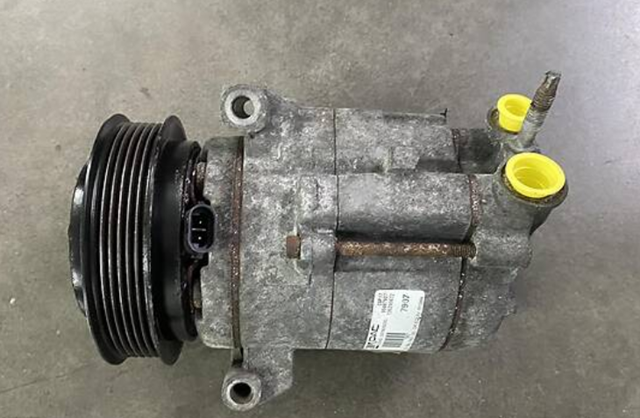 Sprężarka klimatyzacji 557805030 General Motors